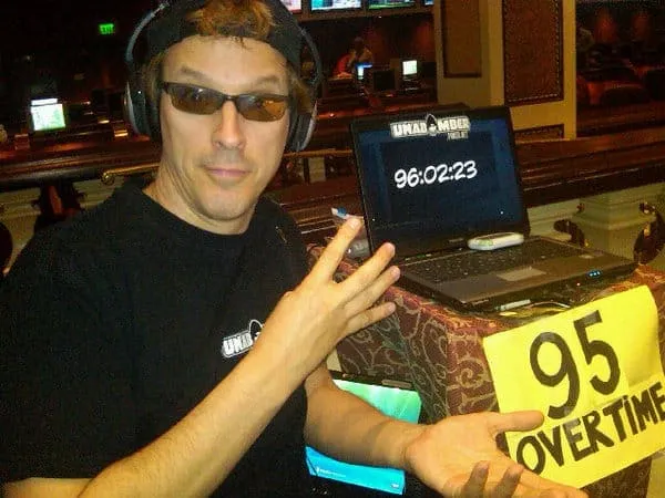 Phil Laak นักโป๊กเกอร์ที่ทำลายสถิติโลกการเล่นโป๊กเกอร์มาราธอนยาวนานที่สุดในโลก - KUBET