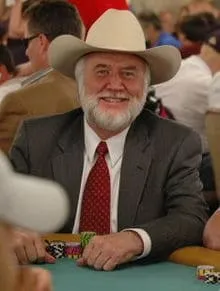Crandell Addington นักโป๊กเกอร์ที่ได้รับแต่งตั้งเข้าสู่หอเกียรติยศโป๊กเกอร์ในปี 2005 - KUBET